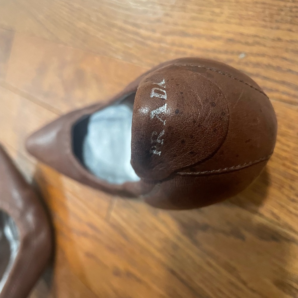 PRADA TAN LEATHER PUMPS - Picture 7 of 8